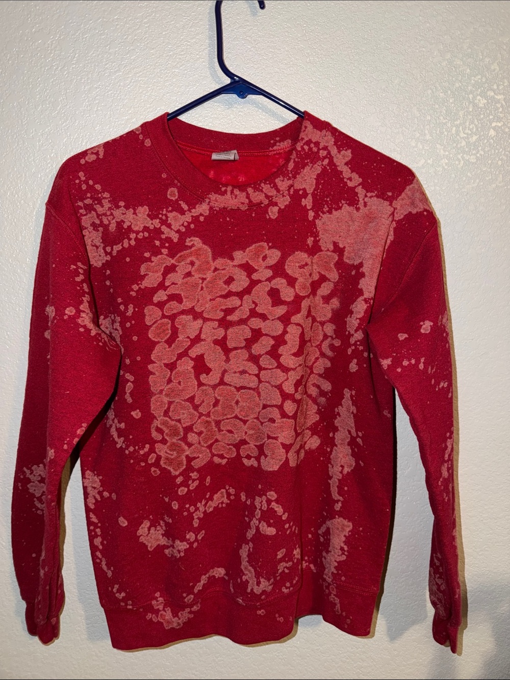 Gildan Red Crewneck Sweater with Bleached Pattern